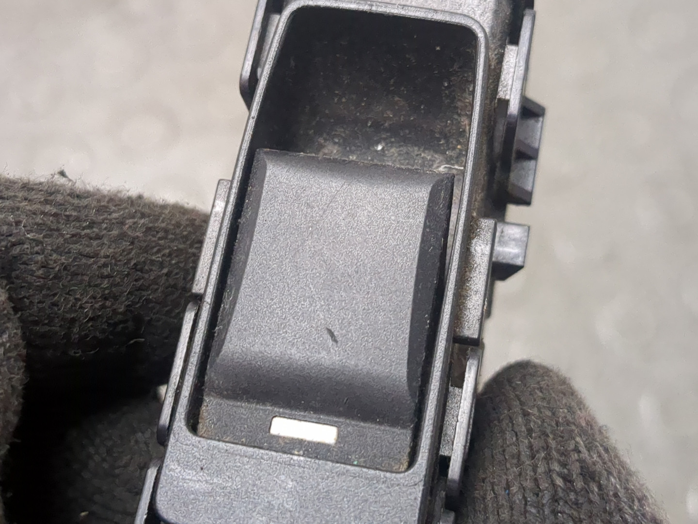 Кнопка стеклоподъемника