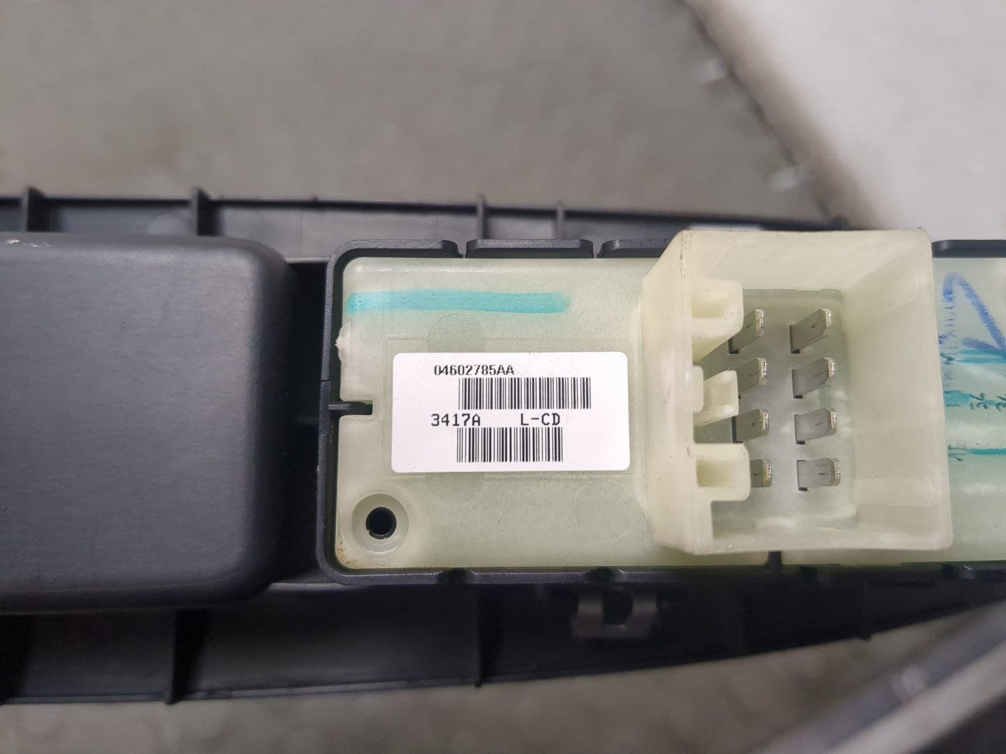 Кнопка стеклоподъемника