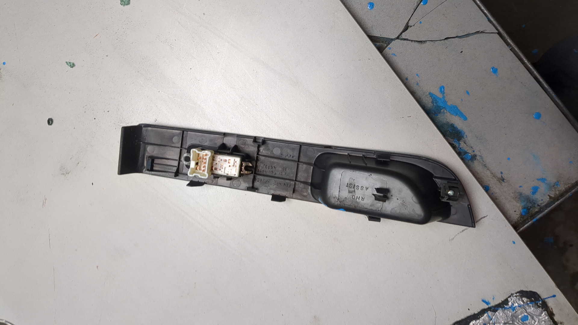 Кнопка стеклоподъемника