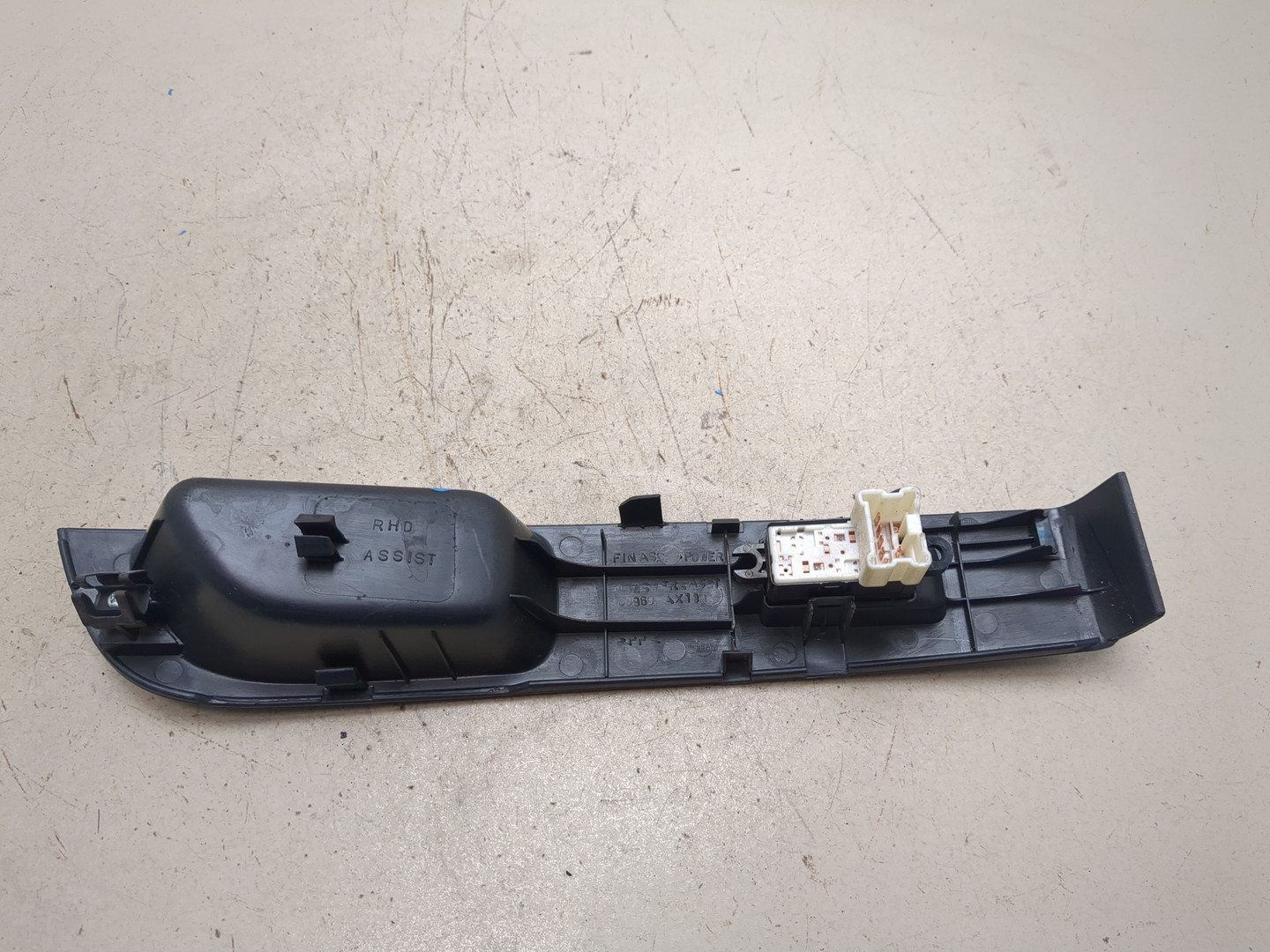 Кнопка стеклоподъемника