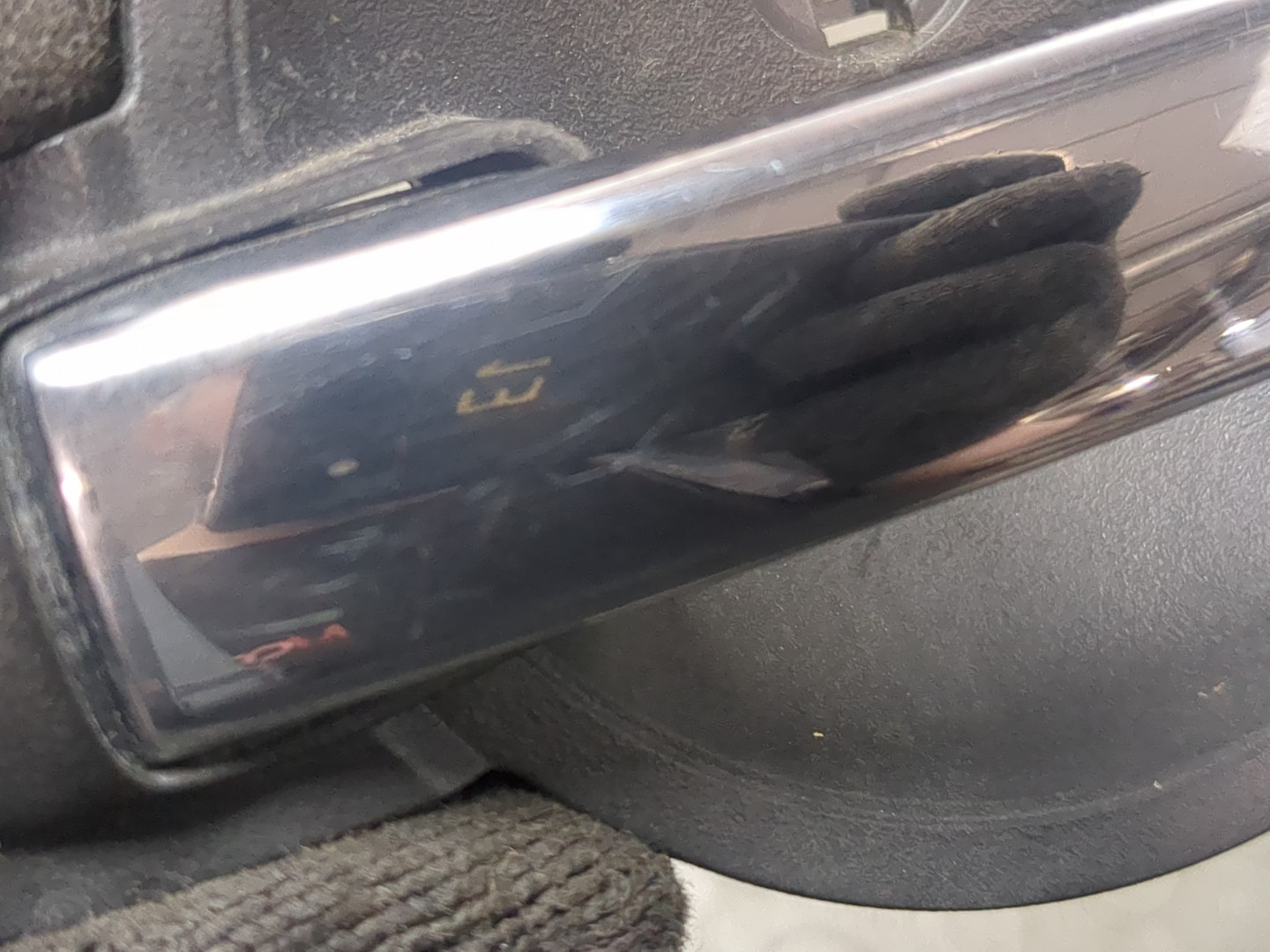 Ручка двери передней внутренняя левая