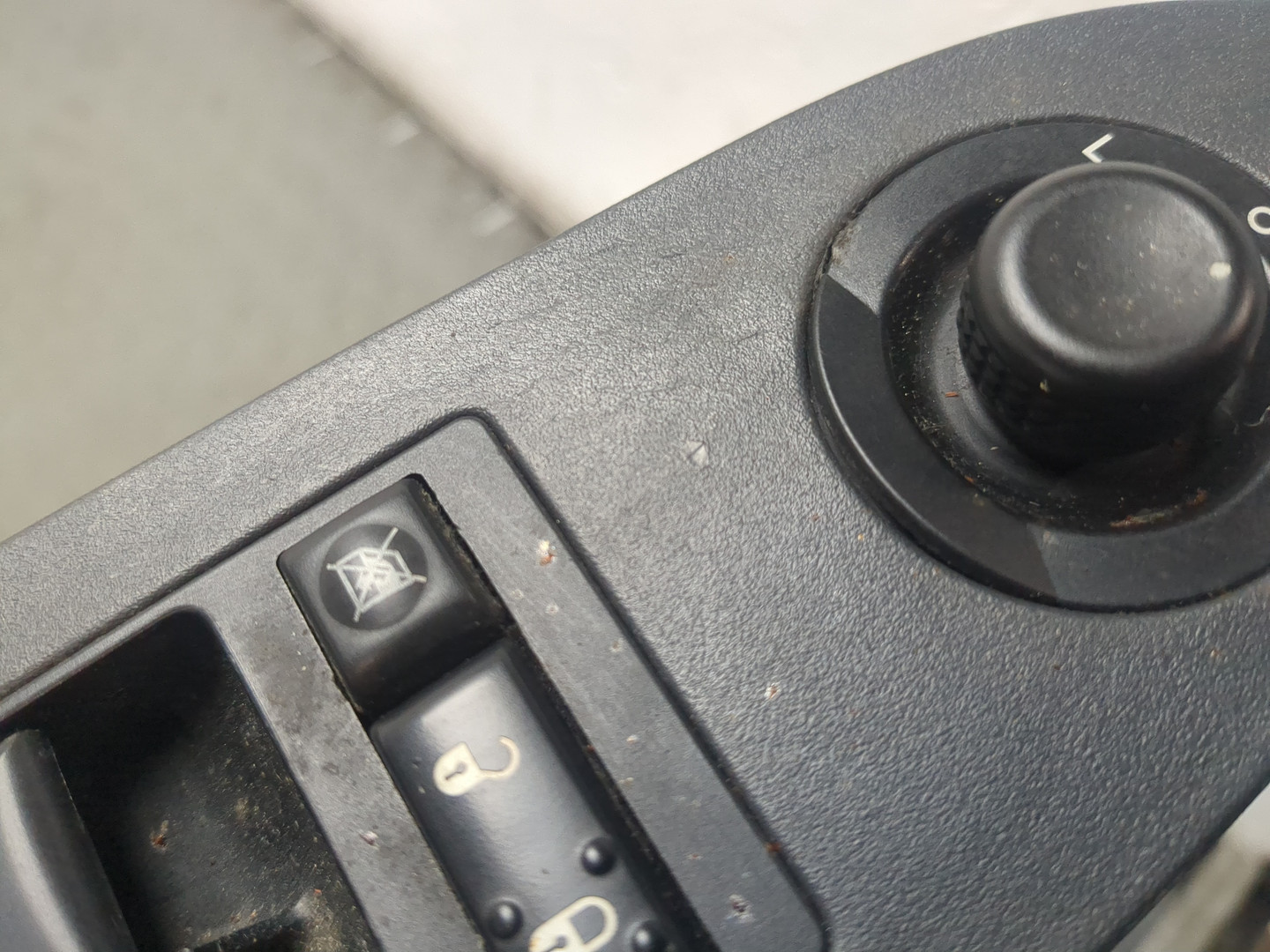 Кнопка стеклоподъемника