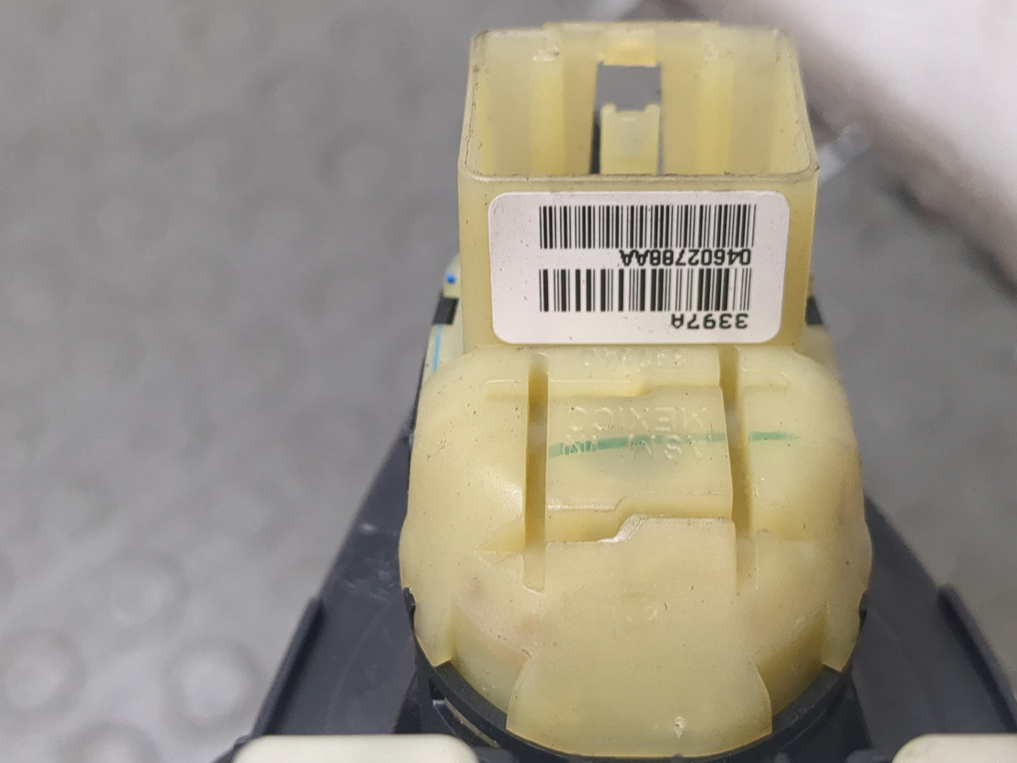 Кнопка стеклоподъемника