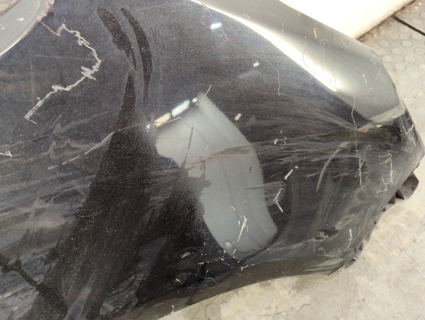 Крыло переднее правое