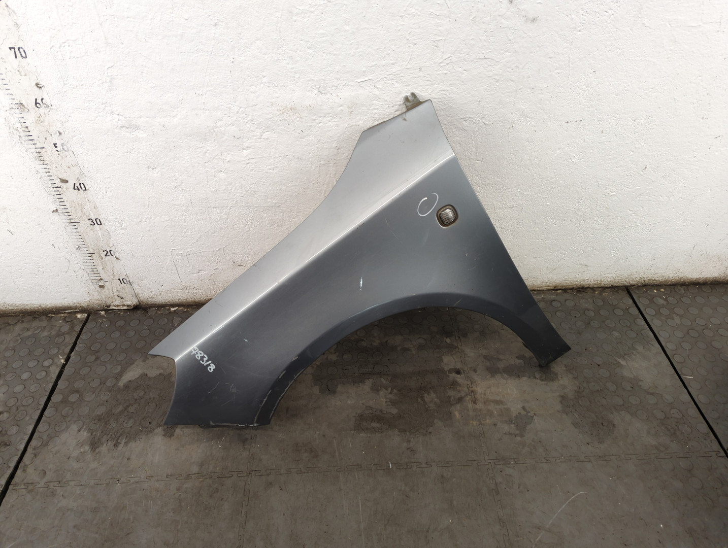 Крыло переднее левое