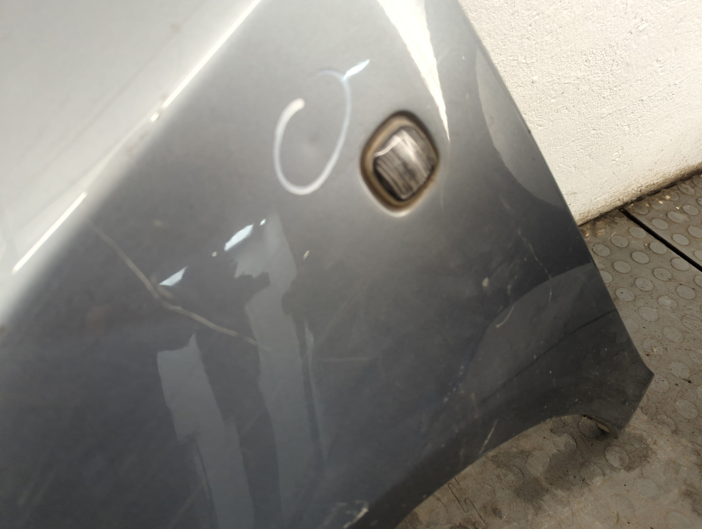 Крыло переднее левое