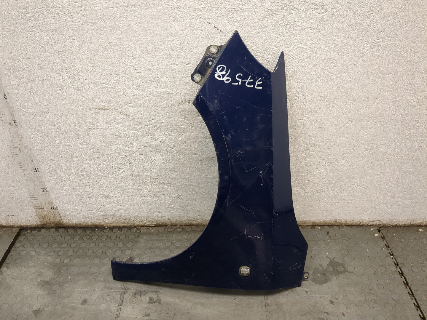 Крыло переднее левое