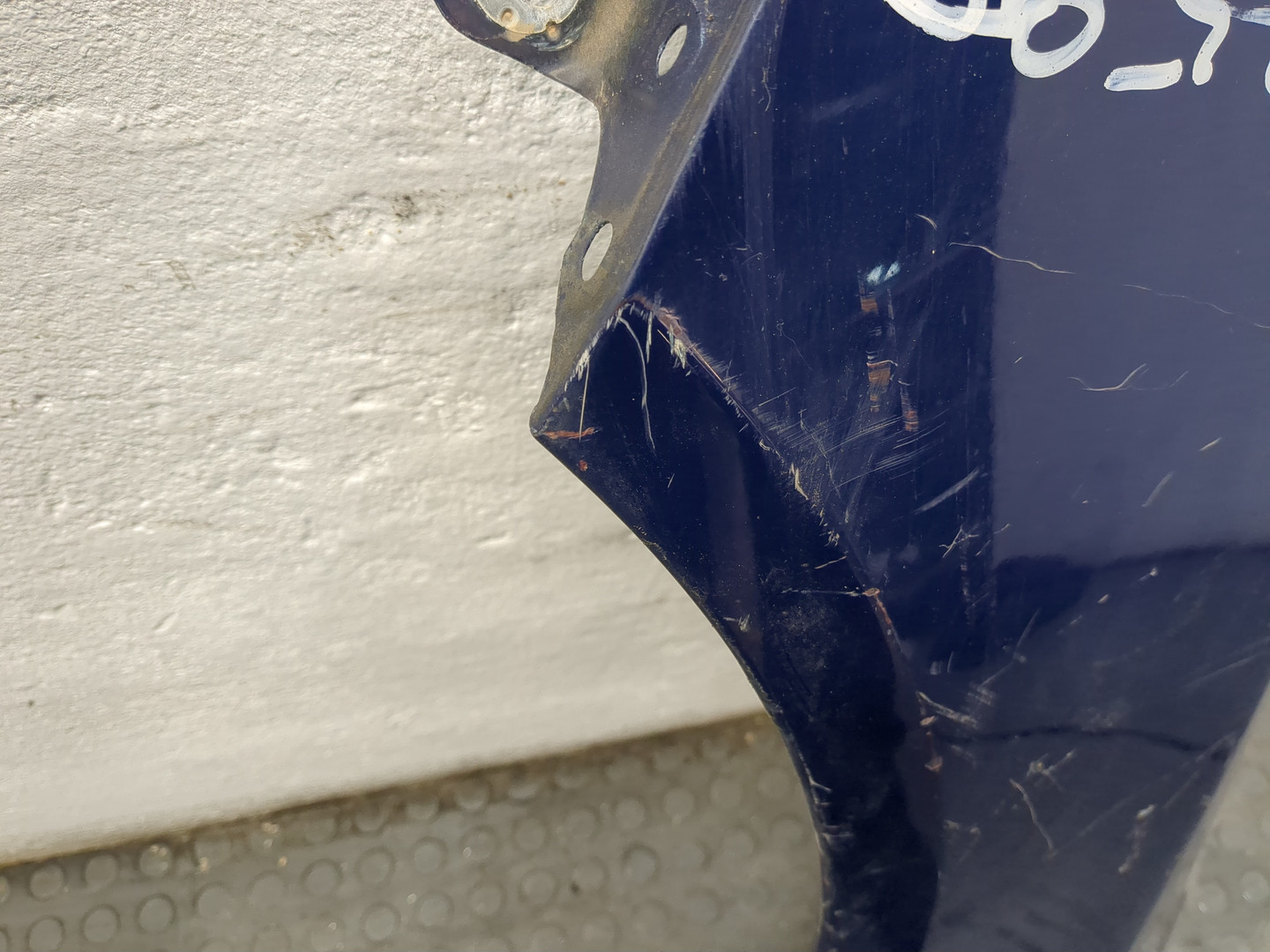 Крыло переднее левое