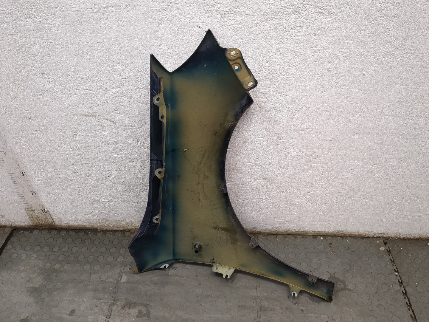 Крыло переднее левое