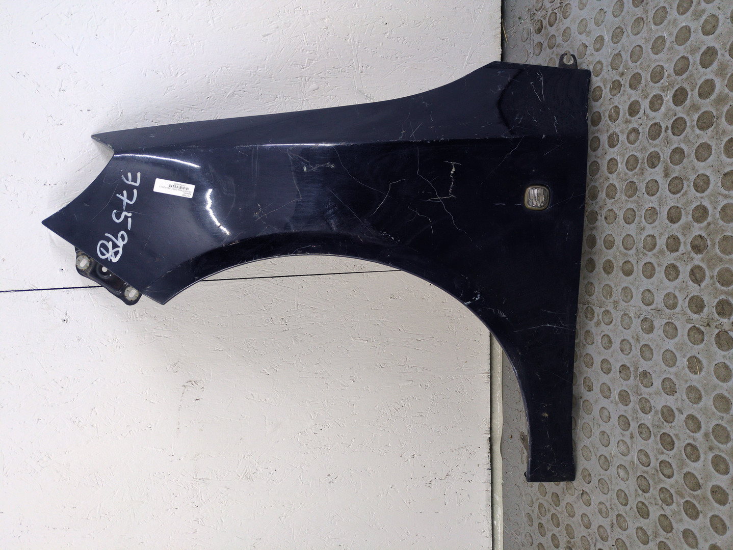 Крыло переднее левое