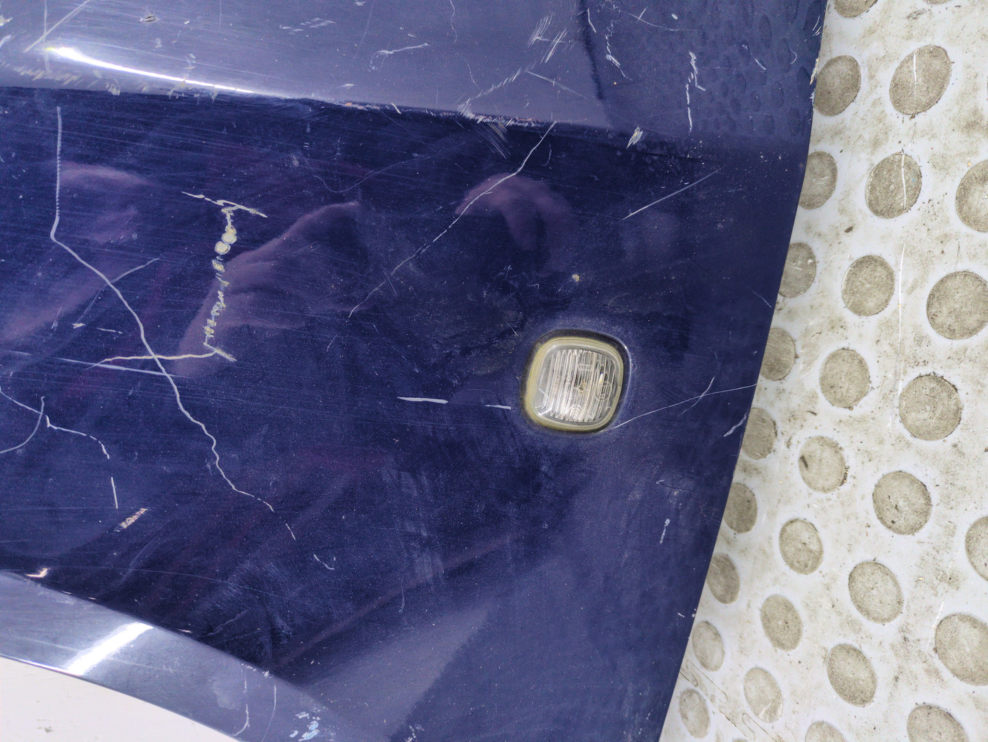 Крыло переднее левое