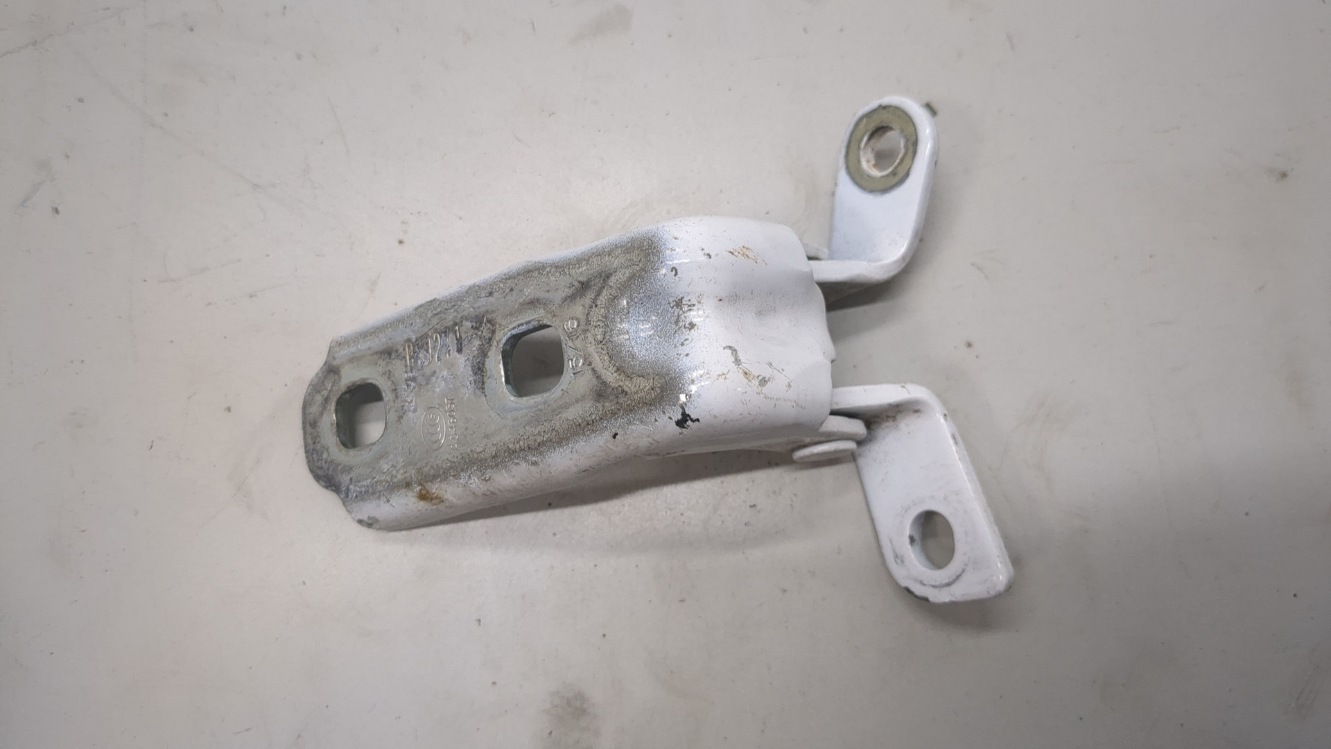 Петля двери