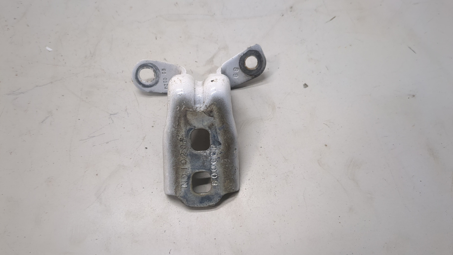 Петля двери