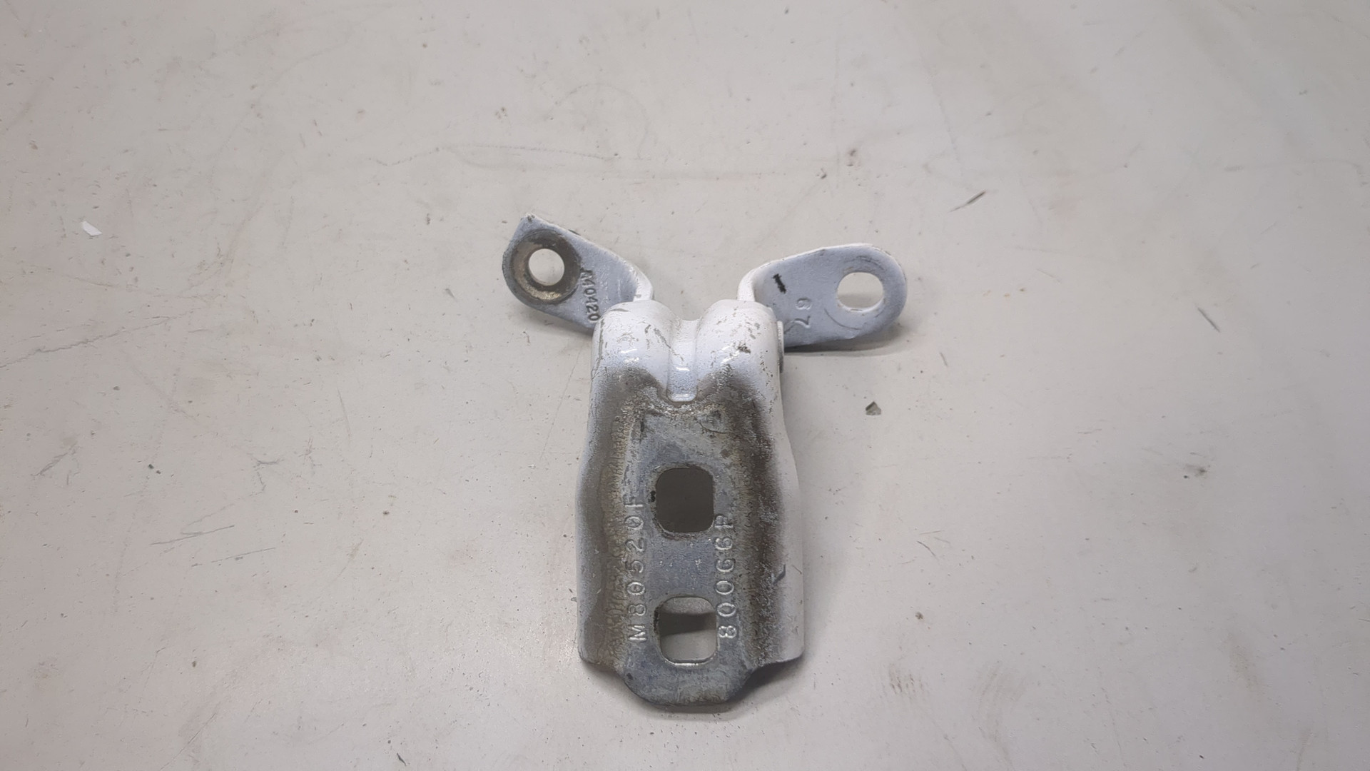 Петля двери