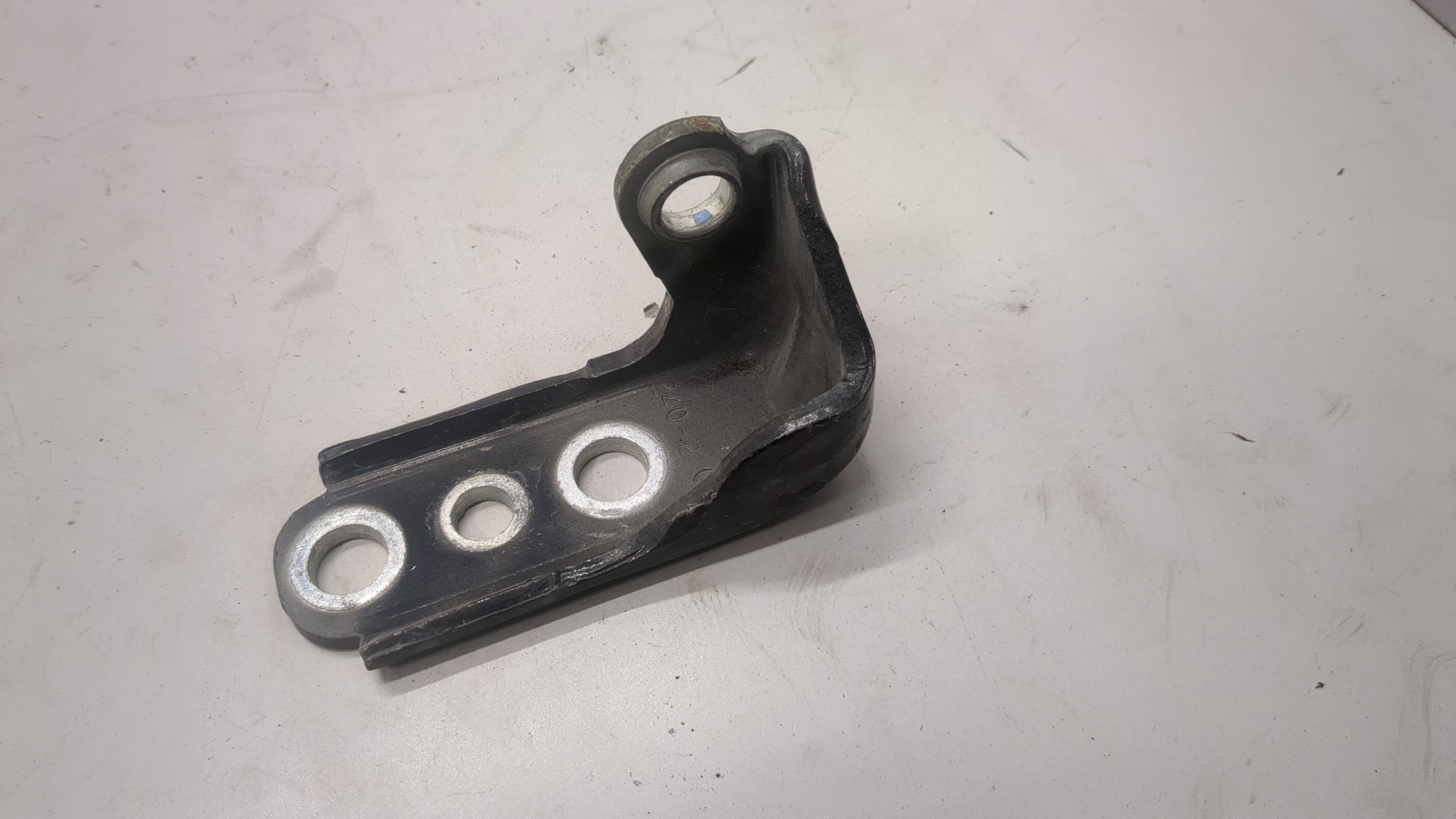 Петля двери