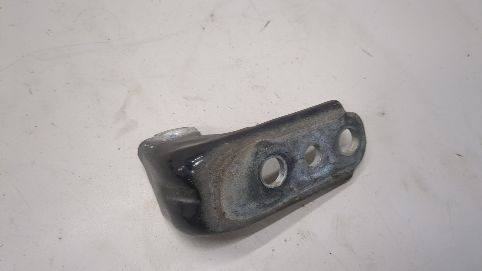 Петля двери