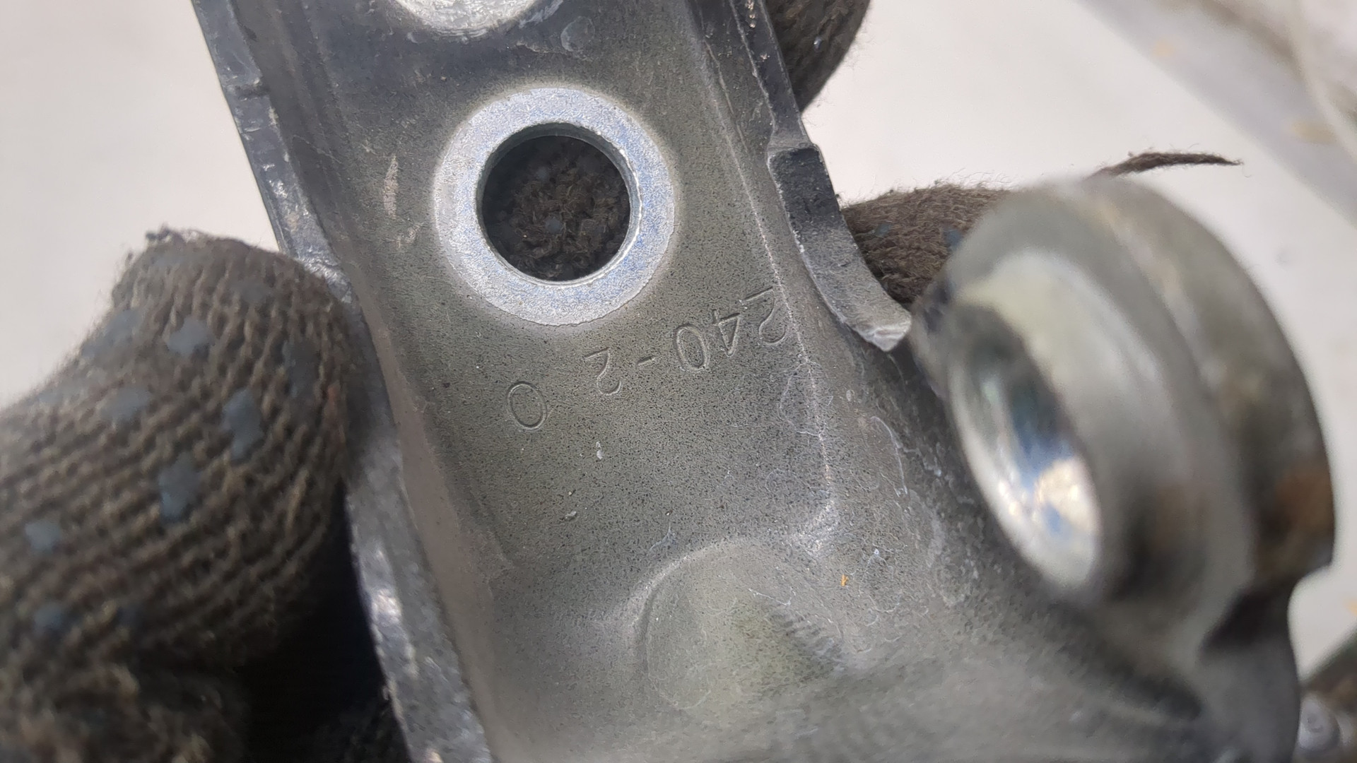 Петля двери