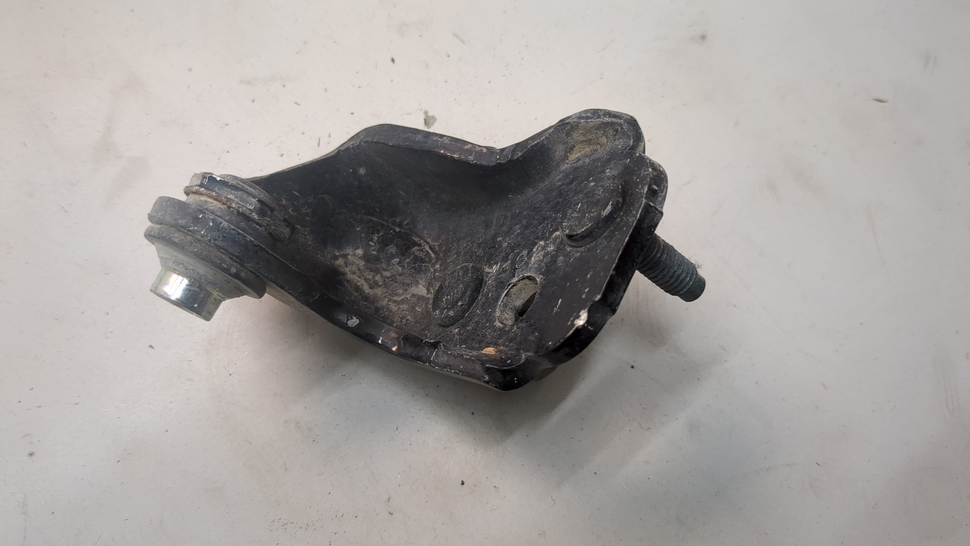 Петля двери