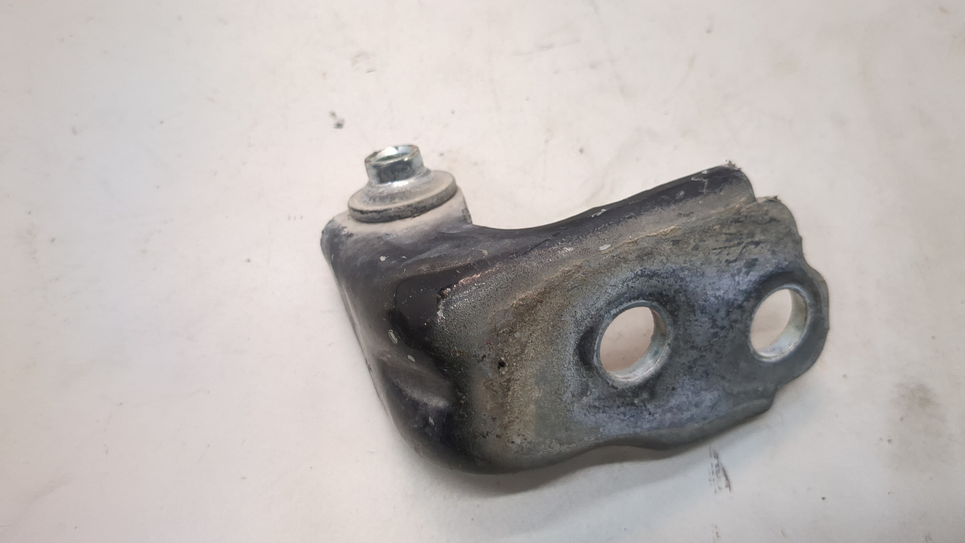 Петля двери