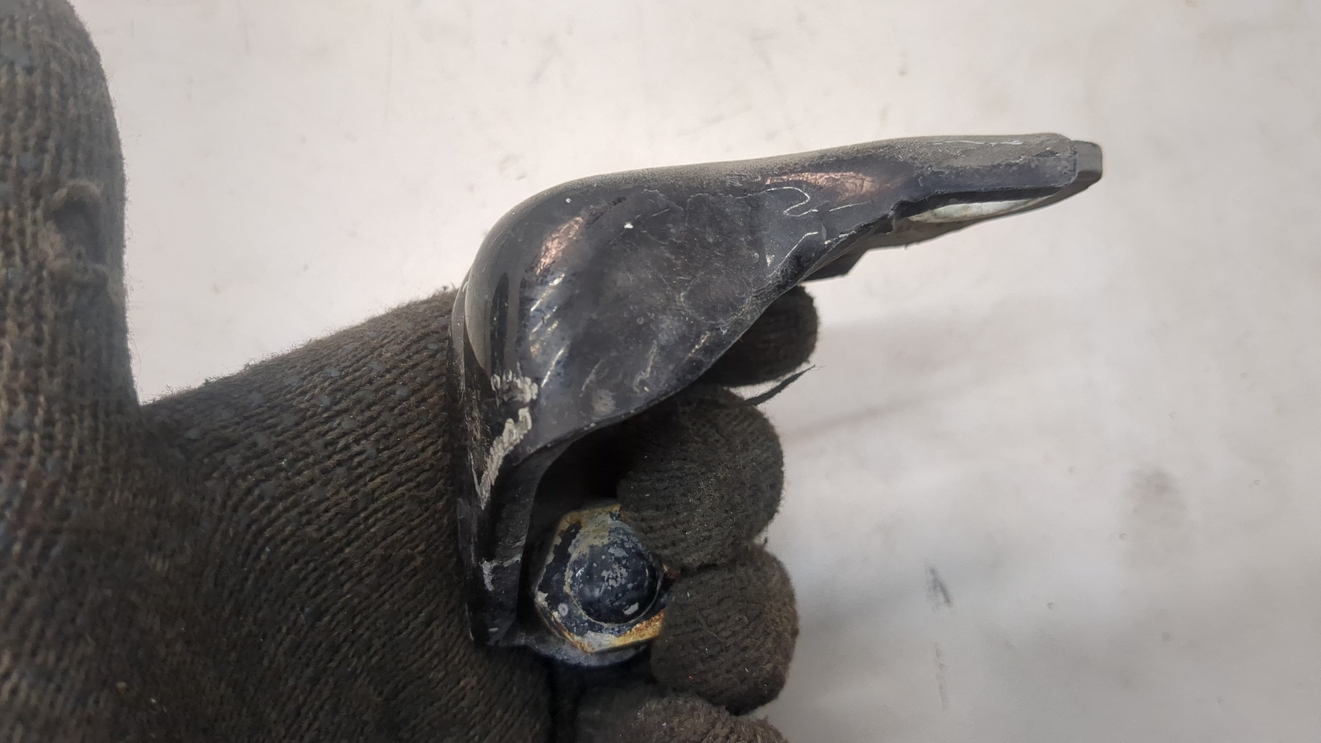 Петля двери