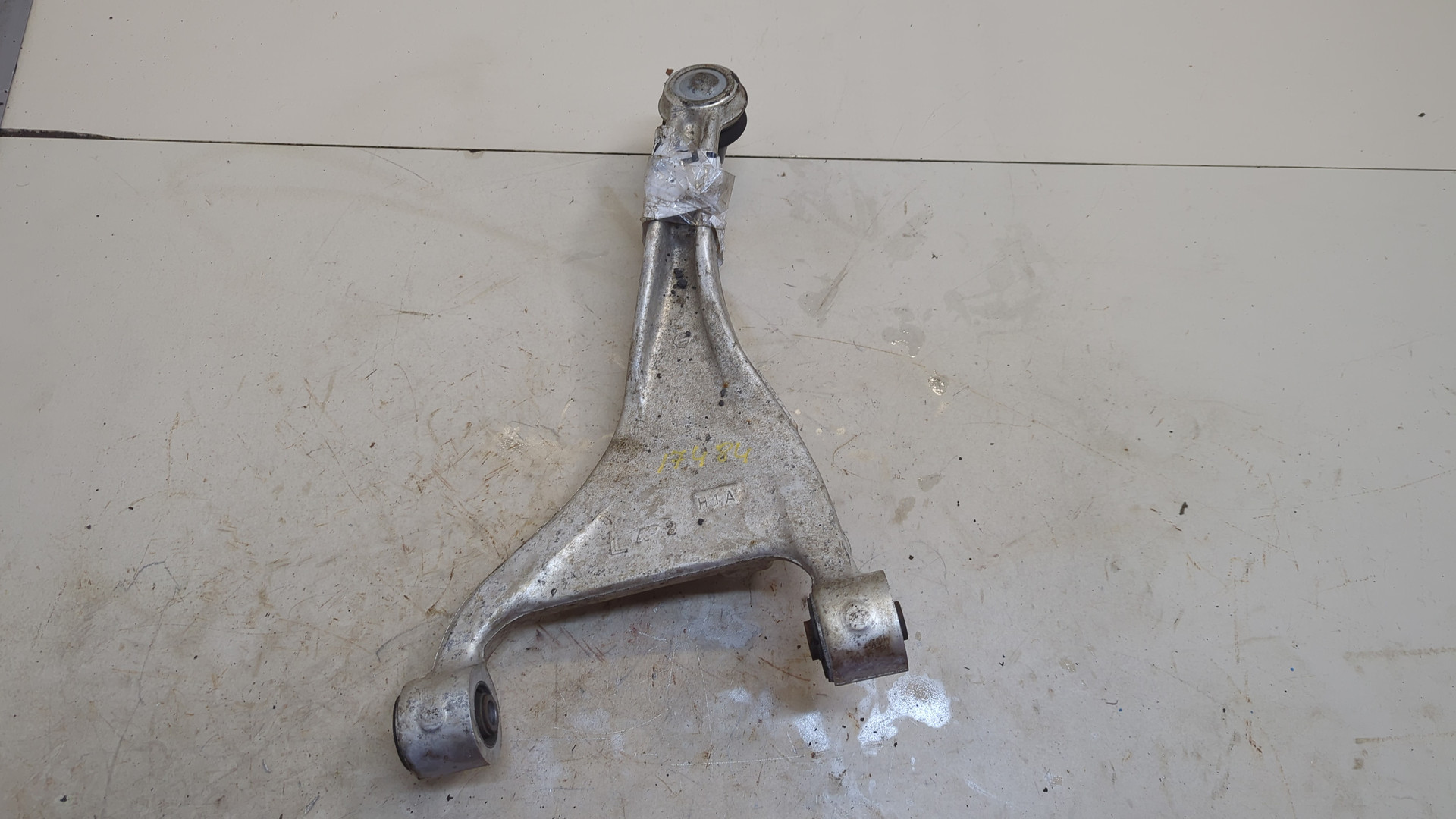 Рычаг задний левый