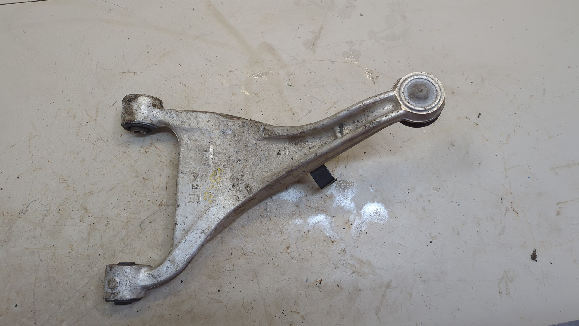 Рычаг задний правый