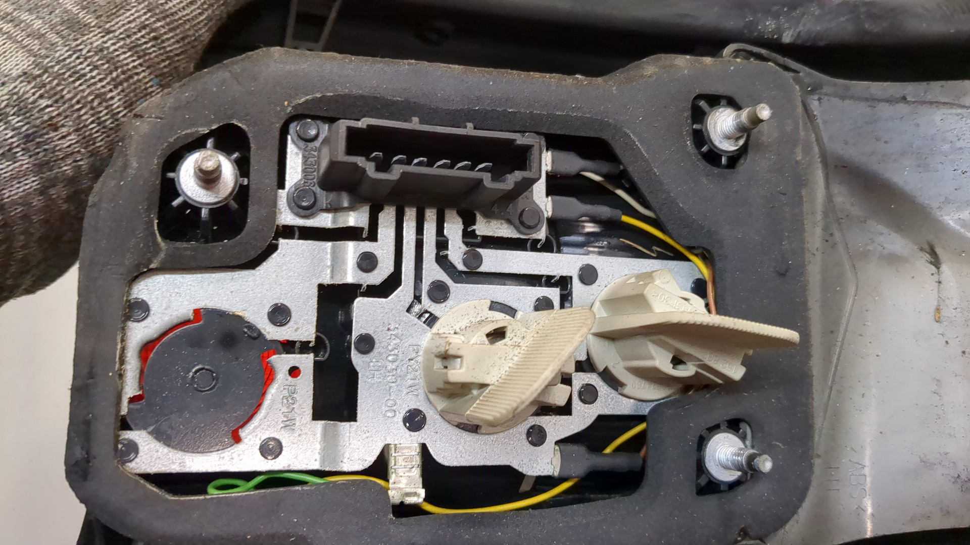 Фонарь задний левый