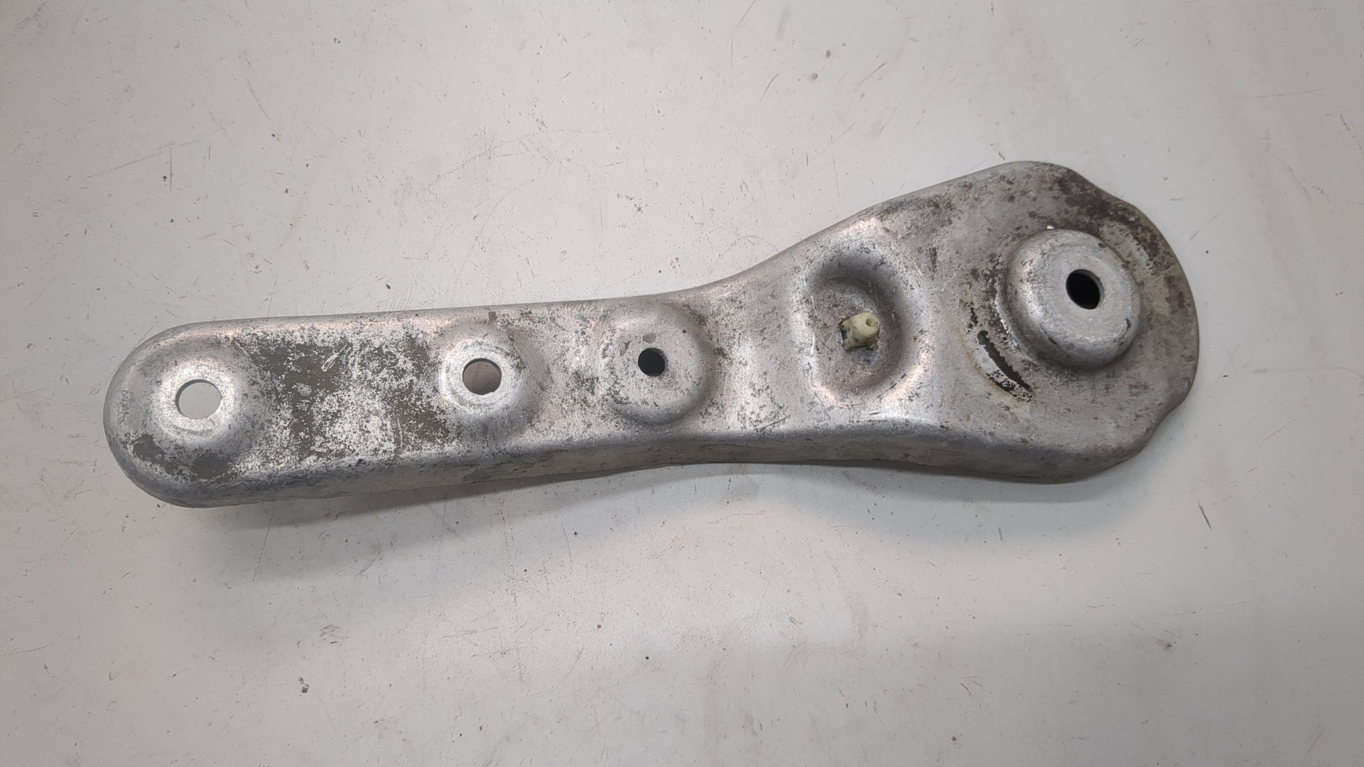 Кронштейн передней балки