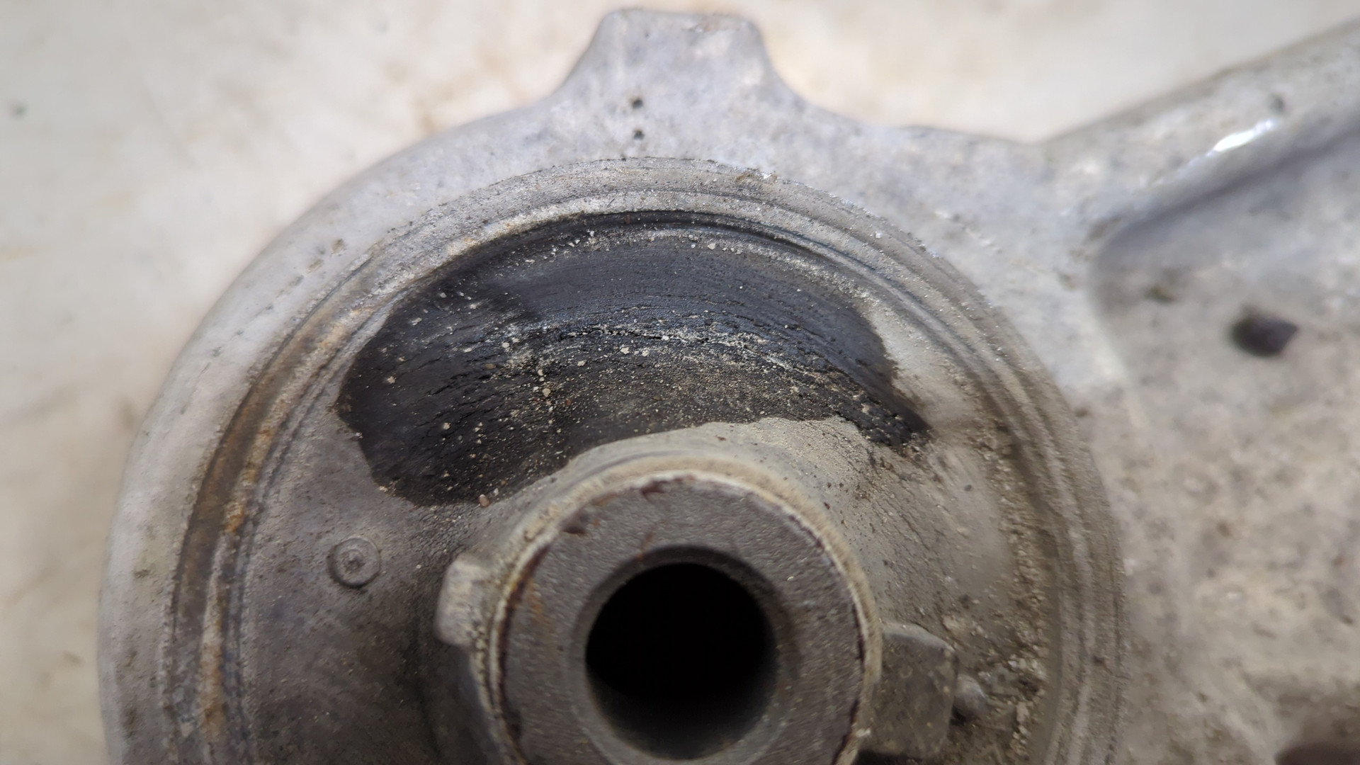 Рычаг передний левый