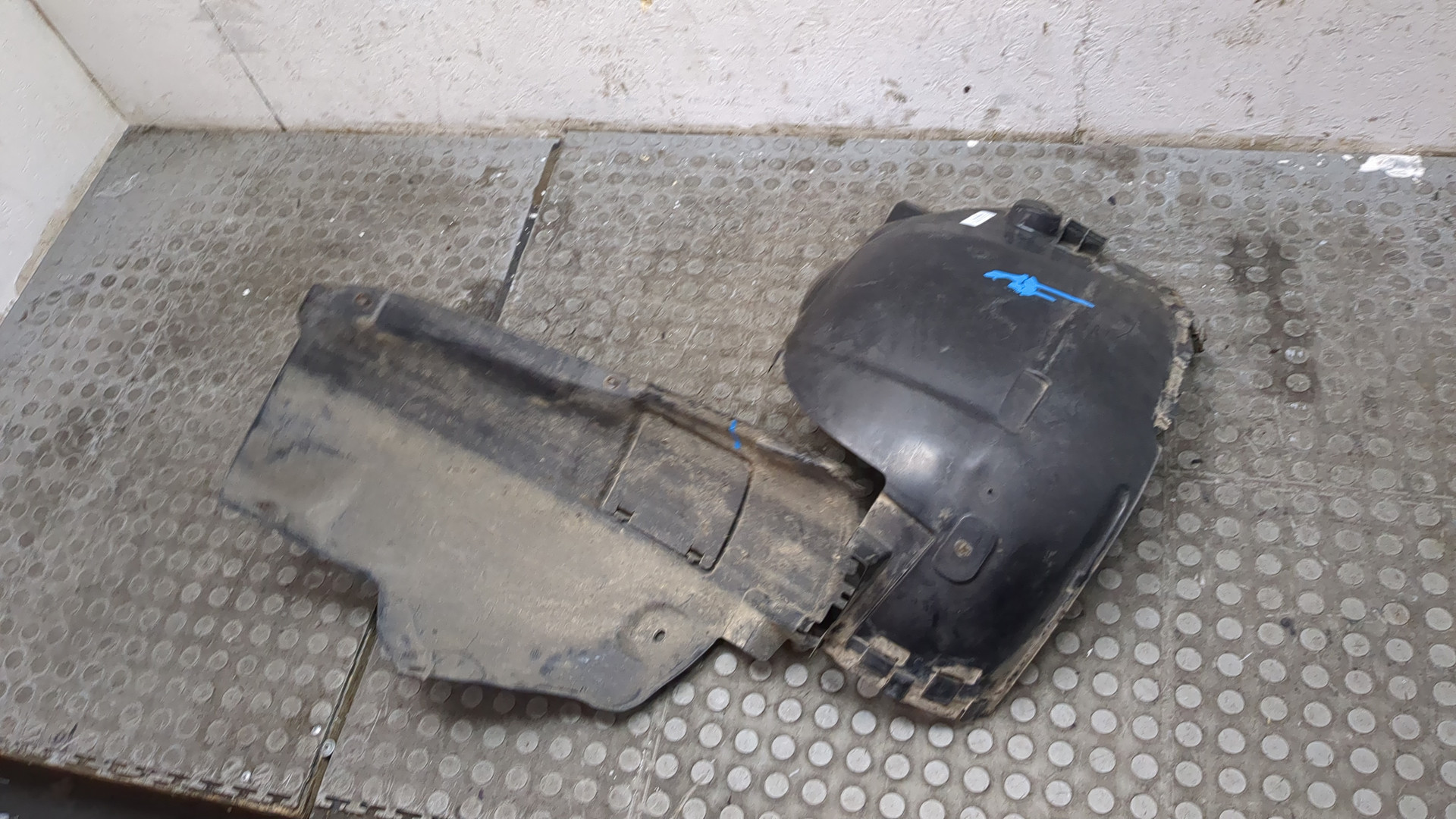 Локер передний левый