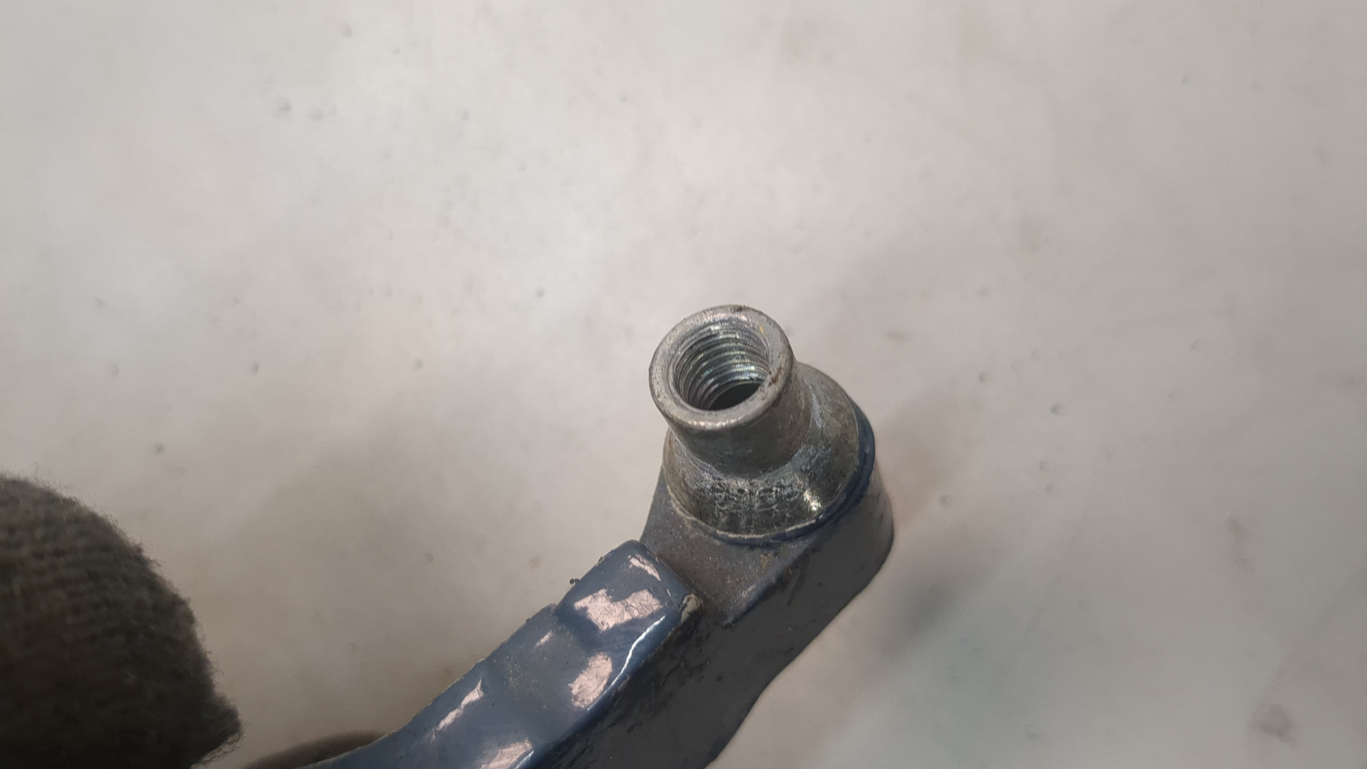 Петля двери