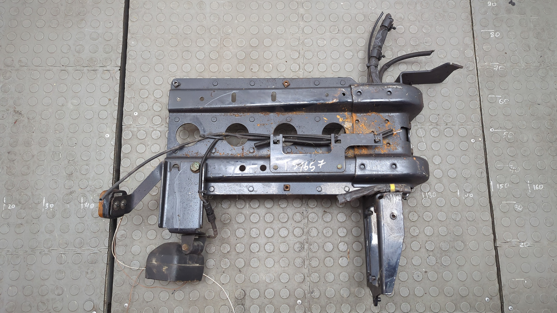 Кронштейн крепления крыла