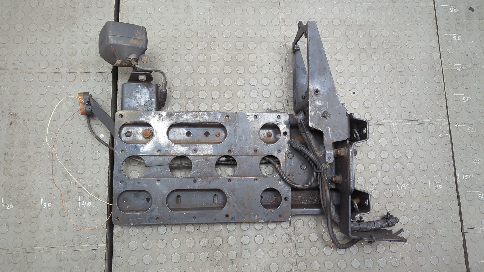 Кронштейн крепления крыла