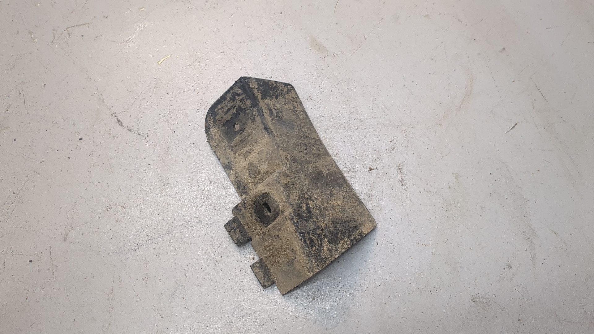 Брызговик задний левый