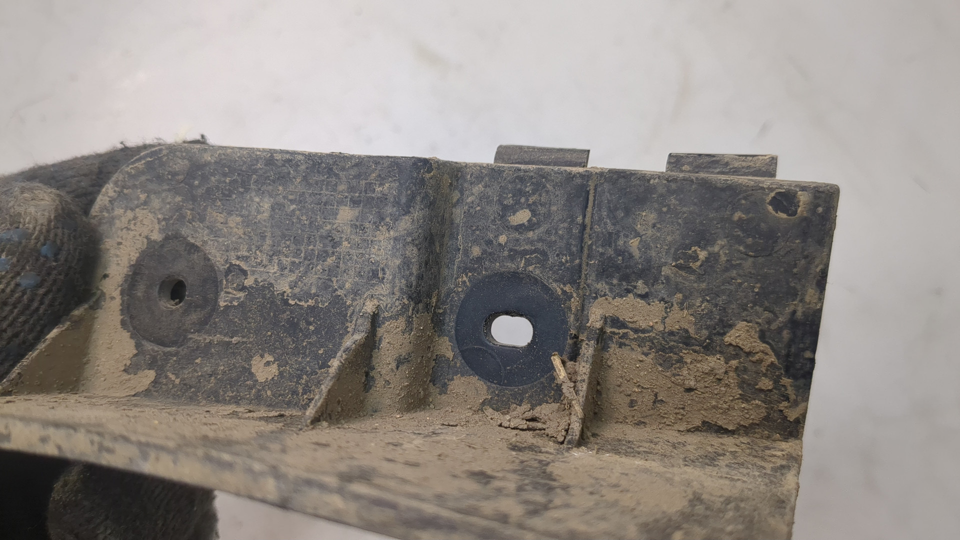 Брызговик задний левый