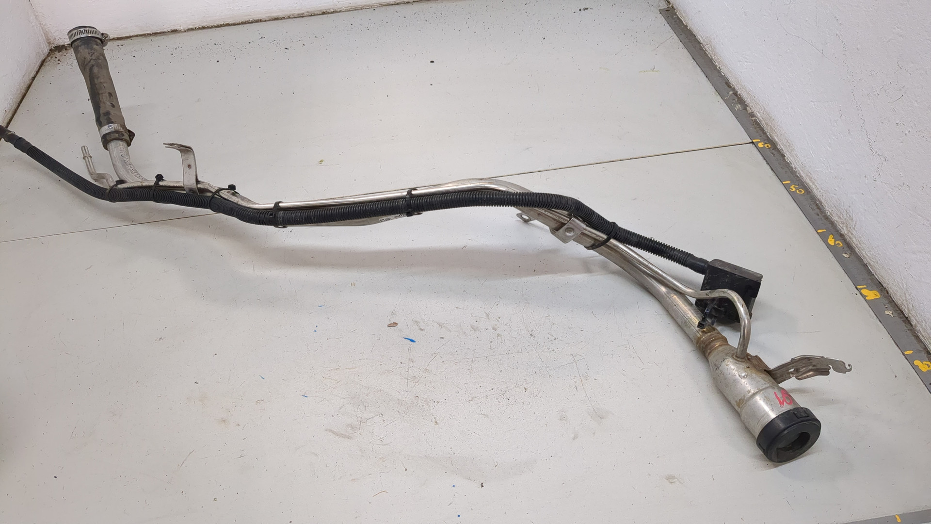 Горловина топливного бака