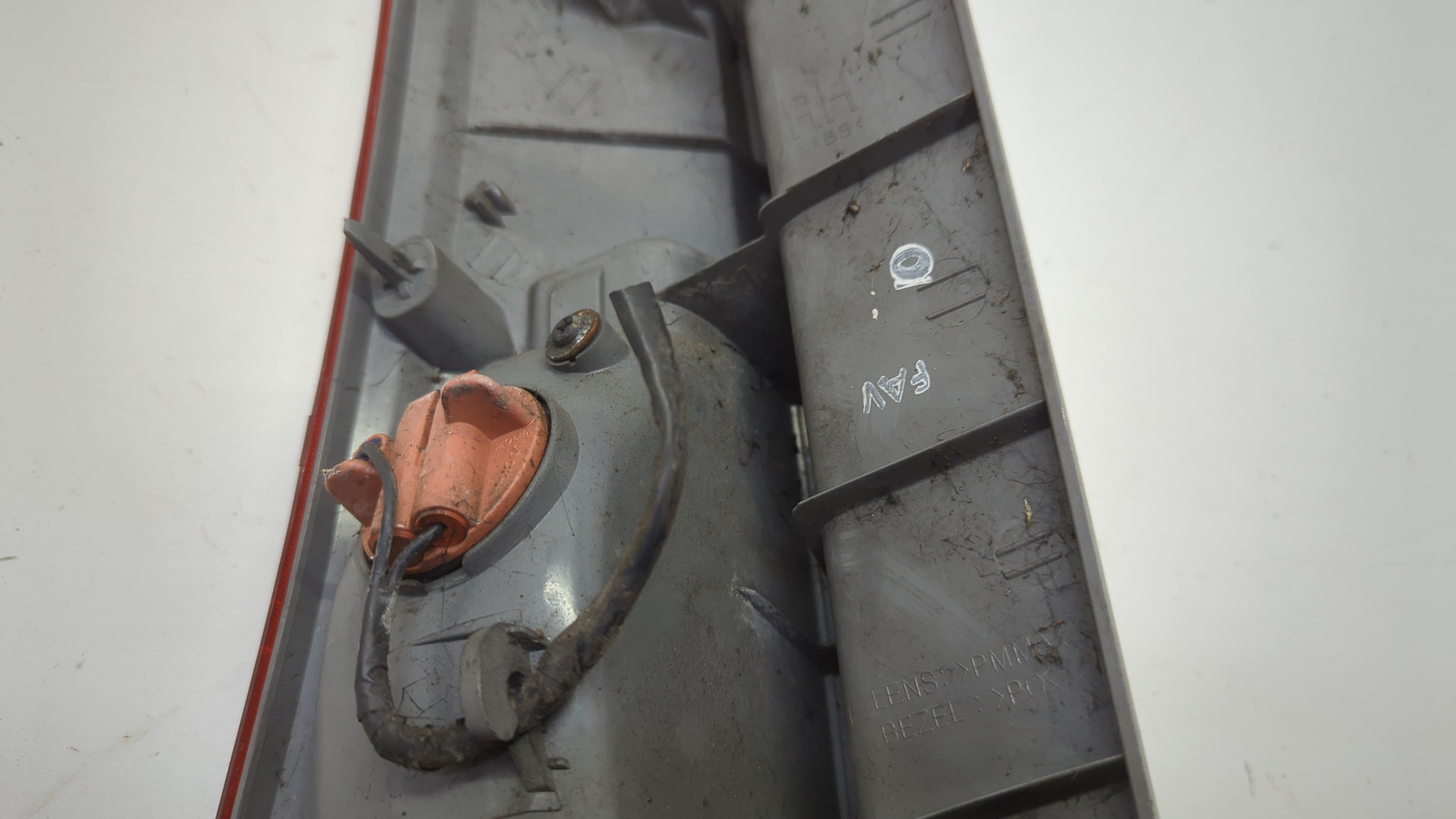 Фонарь задний правый