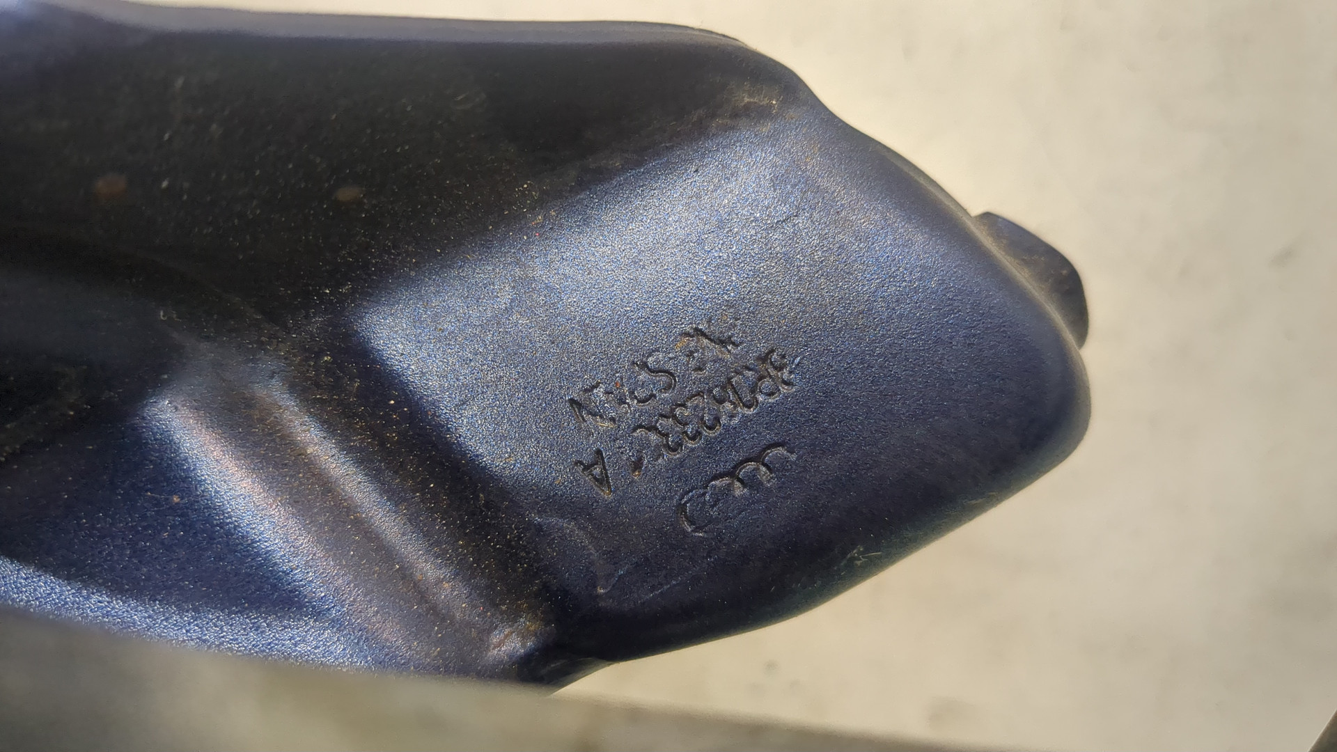 Петля капота левая