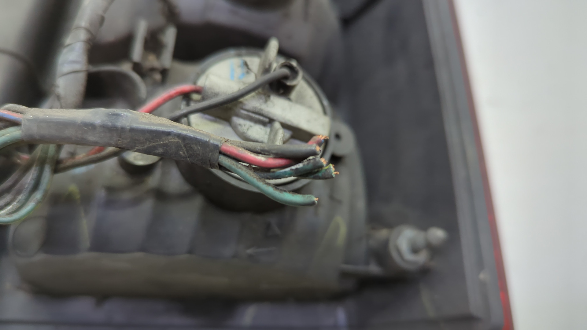 Фонарь задний левый