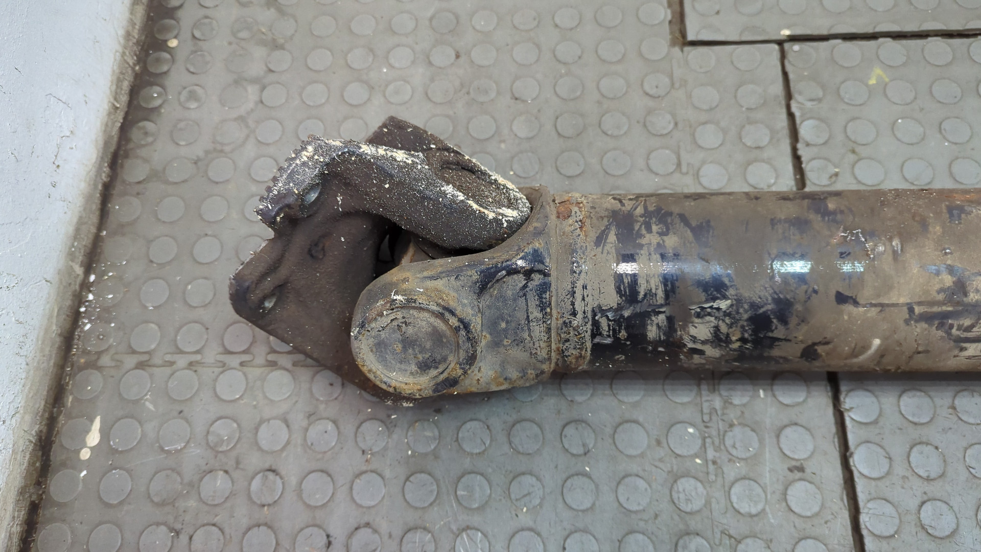 Вал карданный задний