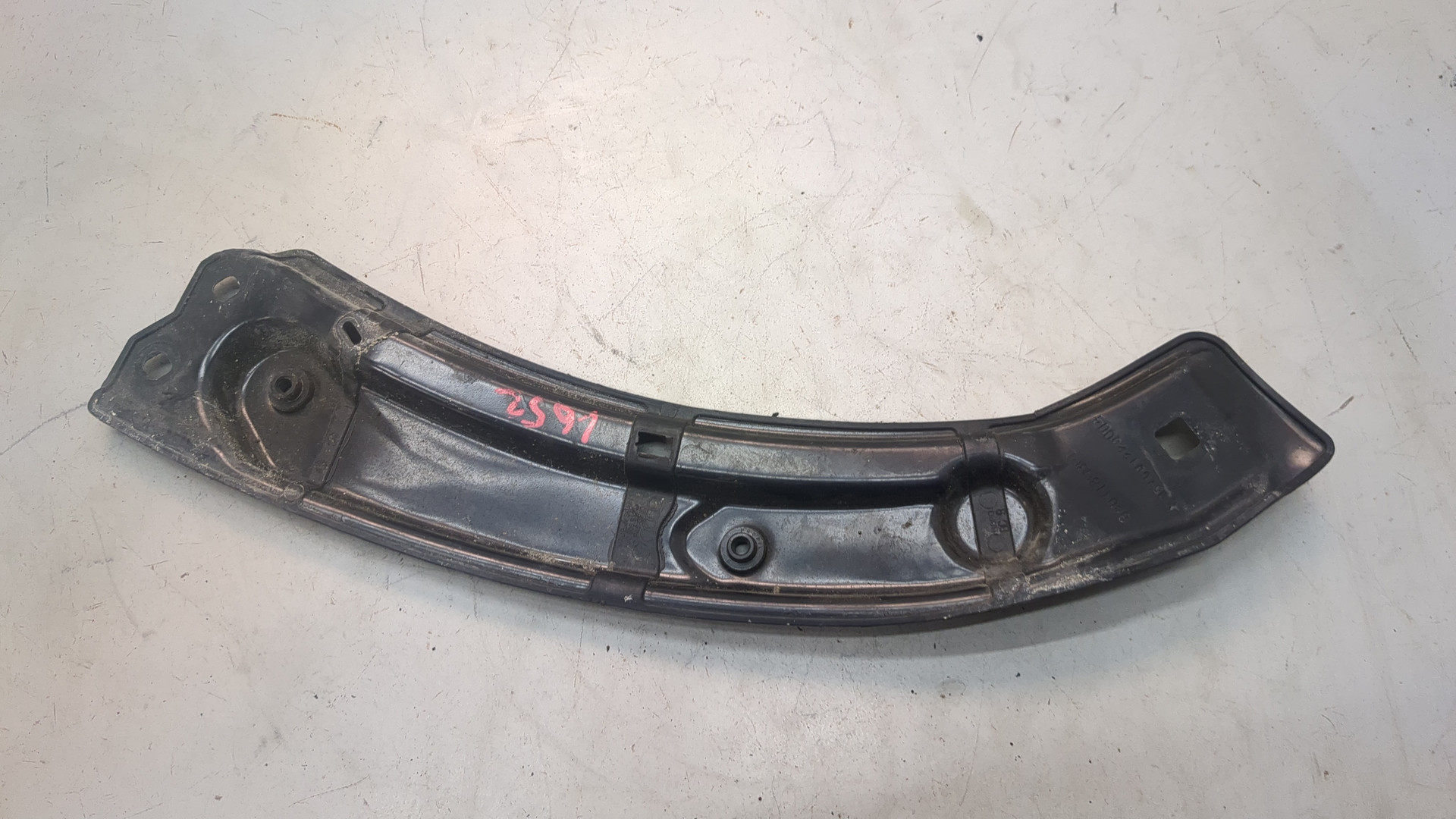 Кронштейн фар правый