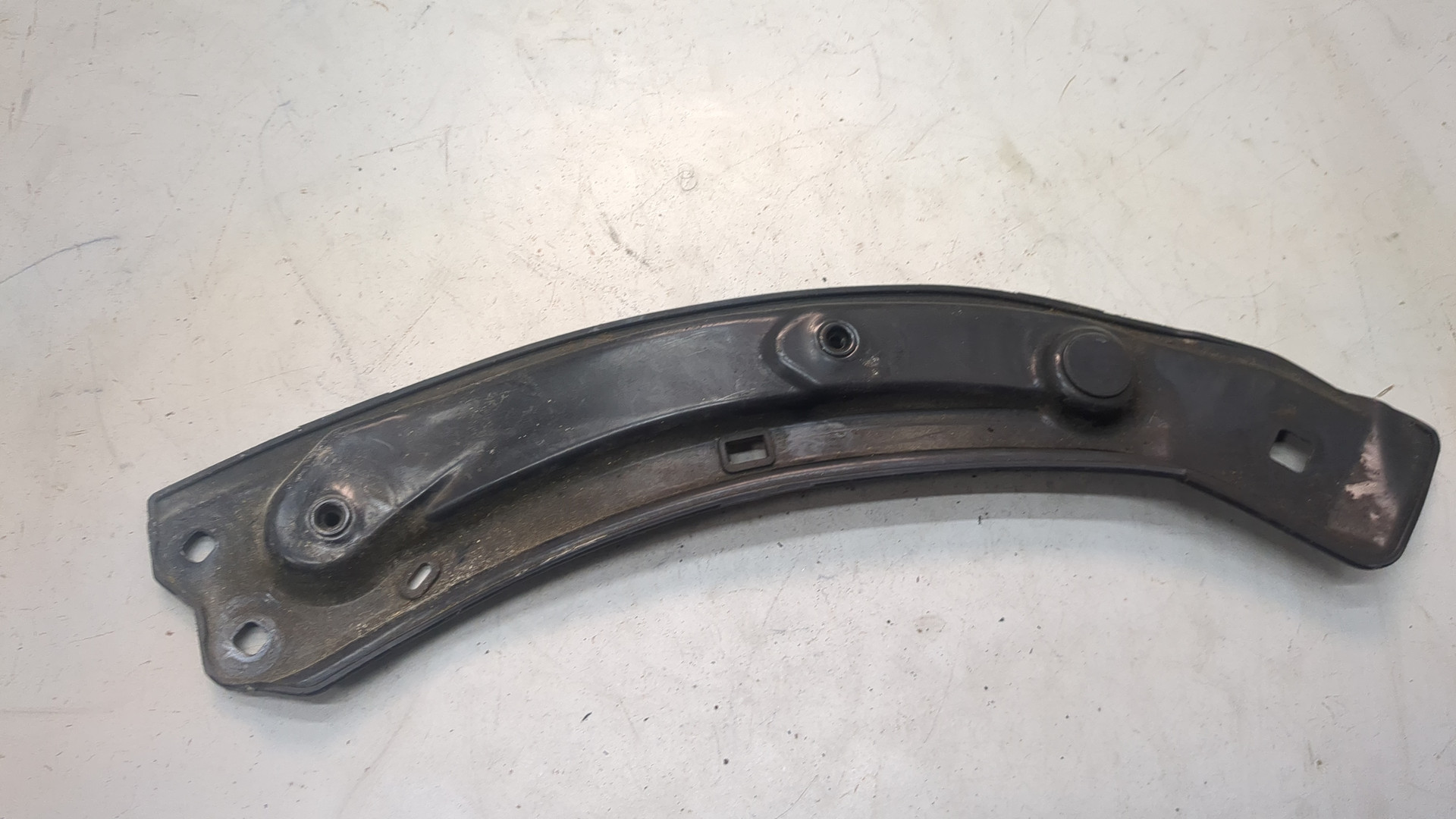 Кронштейн фар правый