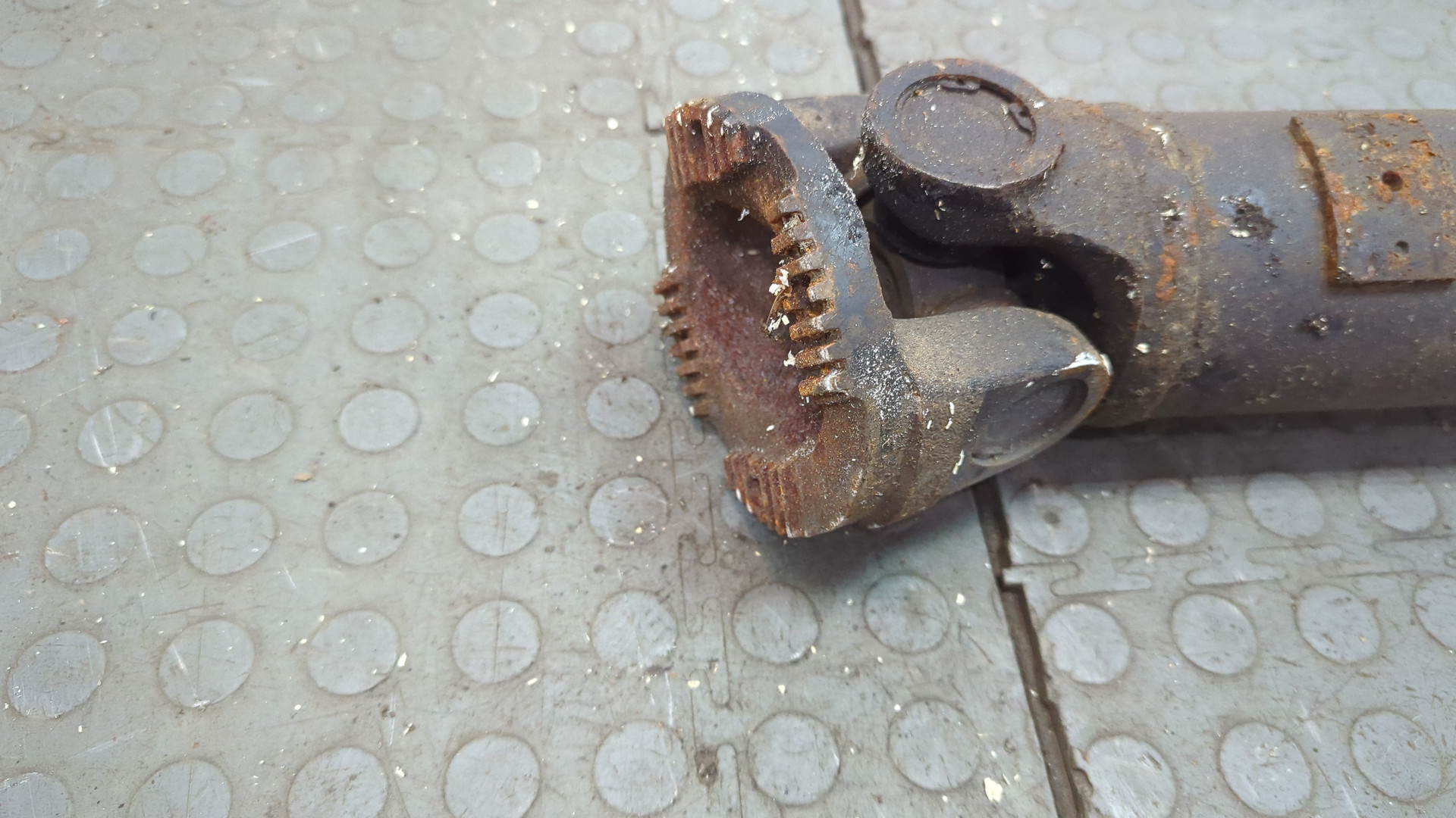 Вал карданный задний