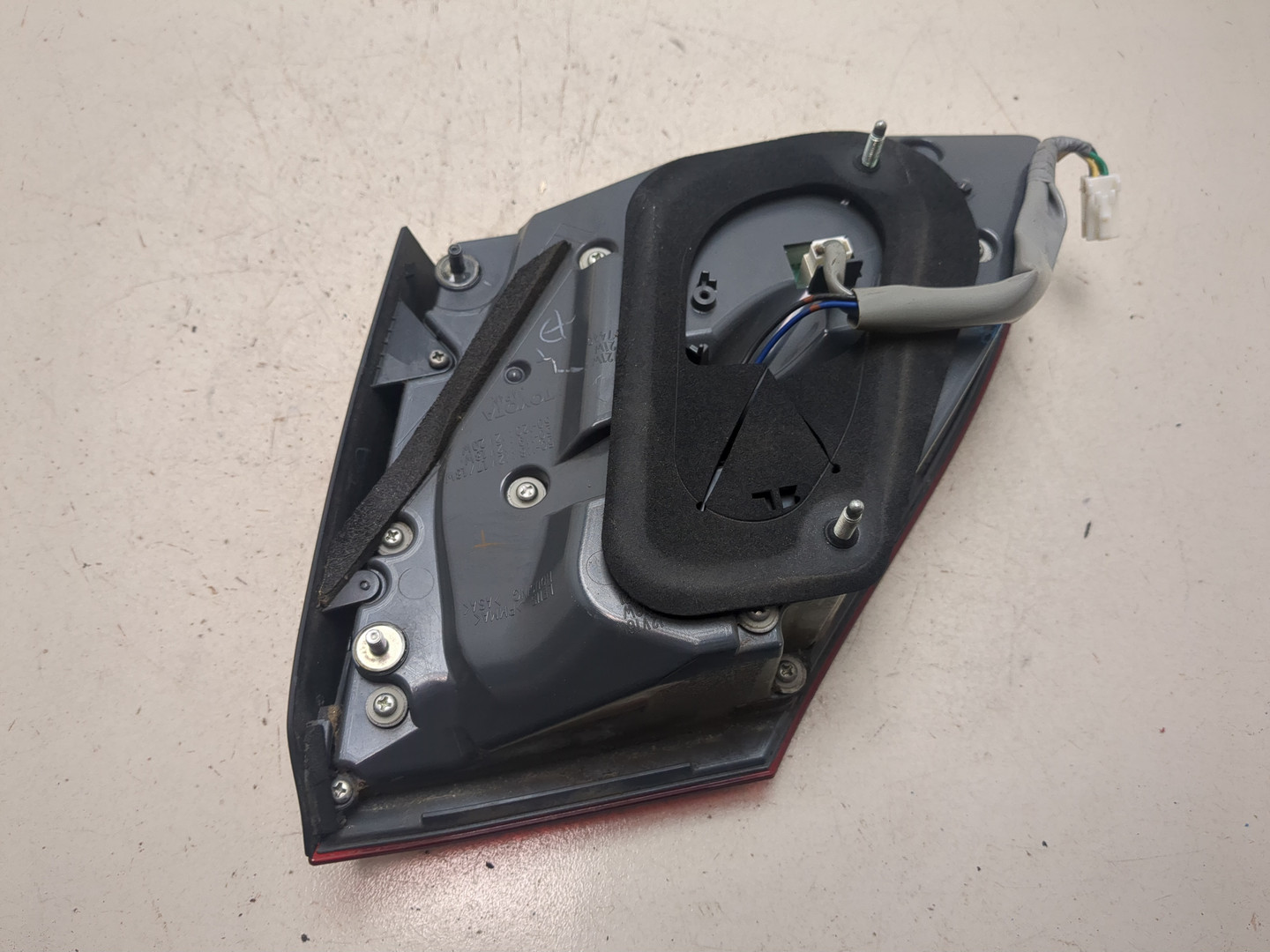 Фонарь задний внутренний левый