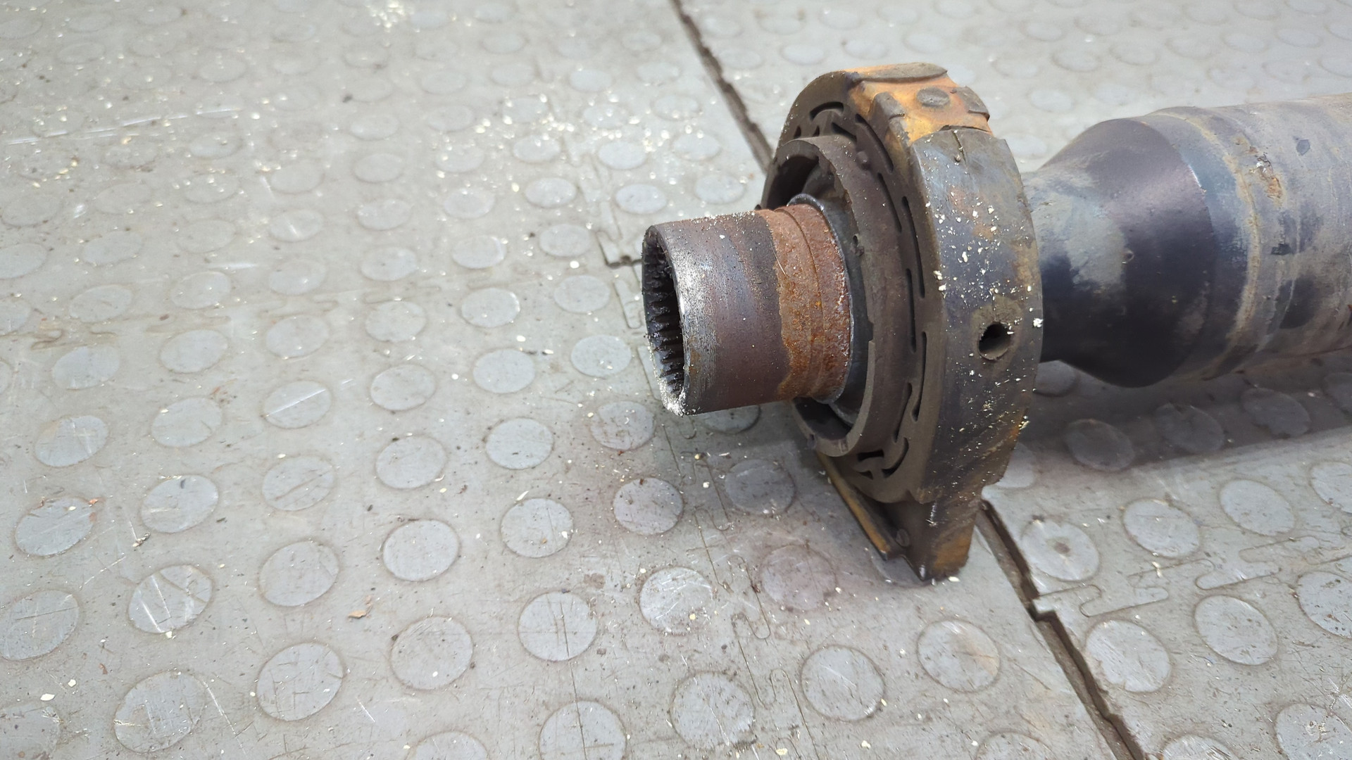 Вал карданный задний