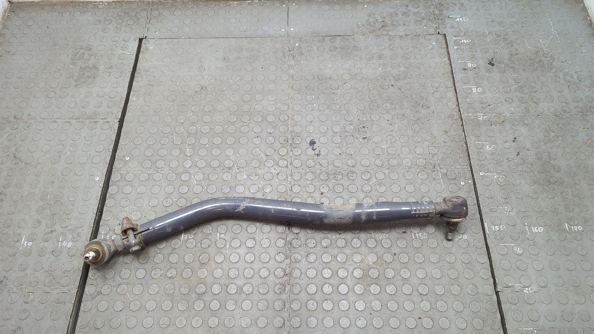 Тяга рулевая левая