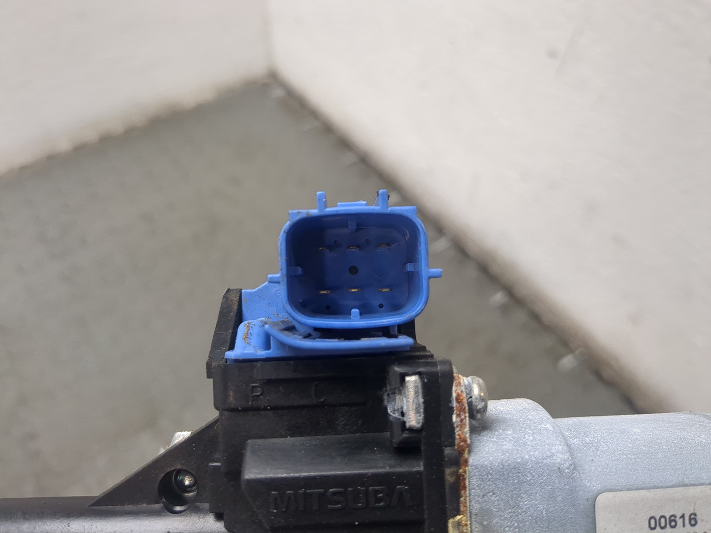 Стеклоподъемник электр. задний правый