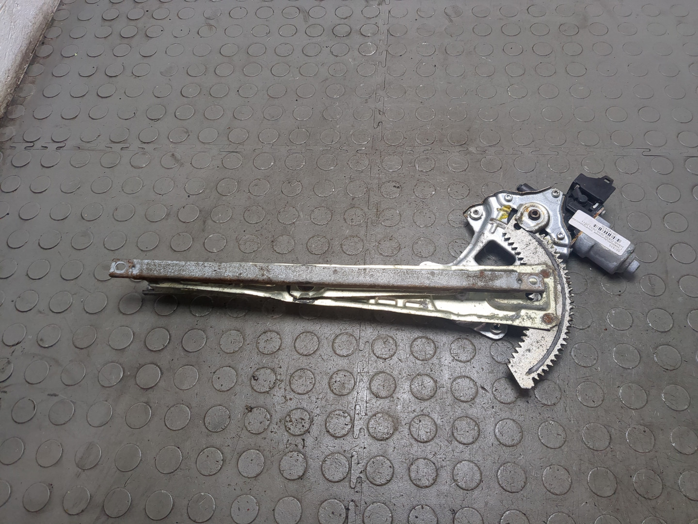 Стеклоподъемник электр. задний левый