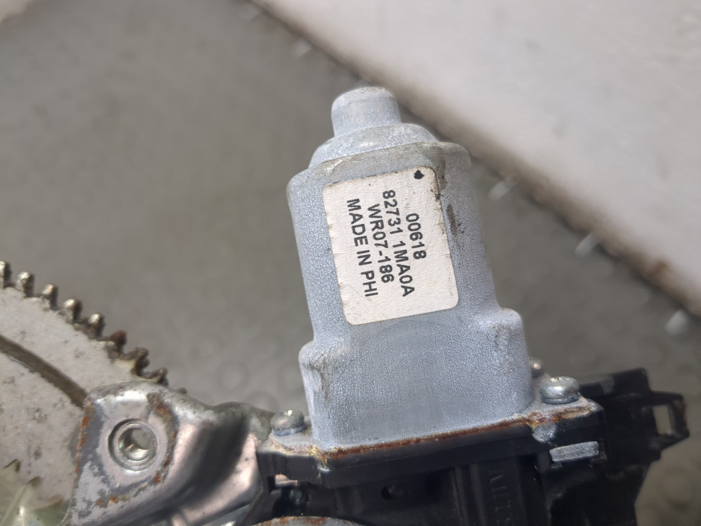 Стеклоподъемник электр. задний левый