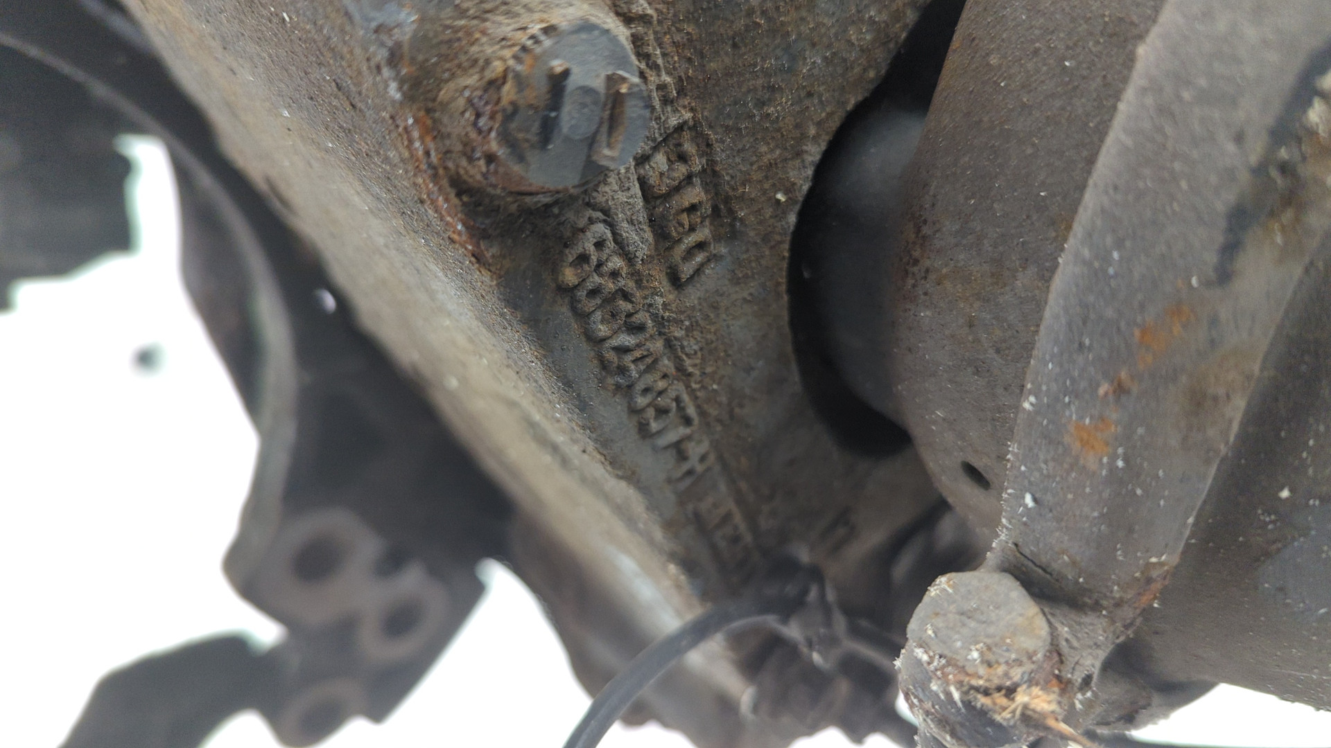 Суппорт передний левый